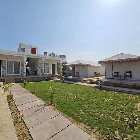 Hotel The Vanashrya Ranthambore à Khilchīpur Extérieur photo